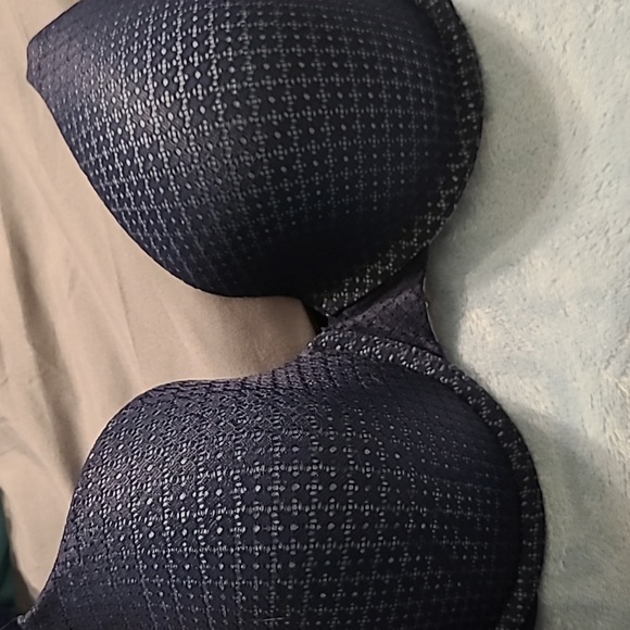 Victoria Secret 36DD Bra - Picture 2 of 4